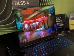 Razer Blade 16 alla GDC 2025 con Cyberpunk 2077 e DLSS 4 attivo (Fonte: Notebookcheck)