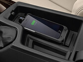 Secondo quanto riferito, il caricabatterie wireless della BMW friggerebbe il chip NFC dell'iPhone 15 Pro. (Fonte: BMW Canada)