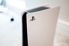 Avrai bisogno di più di un&#039;altra batteria CR2032 quando sostituisci il CMOS di una PlayStation 5. (Fonte: Charles Sims)