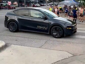 Un robotaxi Tesla senza conducente sulle strade di Austin. (Fonte: TerrapinTerpene/X)