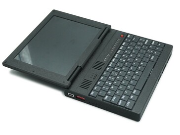 Il portatile ha una cerniera a 180° (Fonte: 8064YES!)