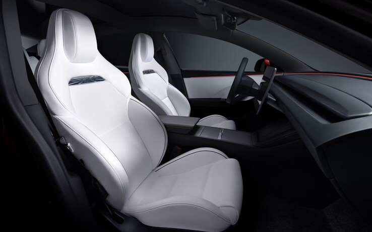 Il nuovo cielo nero della Model 3 Performance