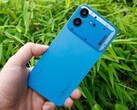 Il Nothing Phone (4b) presenta un corpo in policarbonato e un grado di protezione IP64.