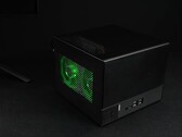 PC da gioco mini-ITX personalizzato all'interno del kit barebone ASRock Deskmeet X300. (Fonte immagine: ETA Prime su YouTube, screenshot)