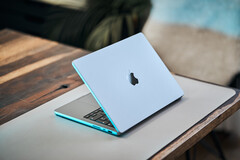 I MacBook Pro riceveranno la tecnologia del display OLED in tandem dell'iPad Pro già nel 2026, consentendo di realizzare design più sottili. (Fonte: Notebookcheck)