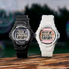 Il Casio Baby-G BG-169GD-1 e il BG-169GD-7 (da sinistra a destra)
