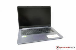 L'Asus VivoBook 15, fornito da cyberport