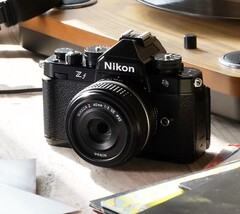 Nikon offre alla sua fotocamera retro full-frame un importante aggiornamento del firmware (Fonte: Nikon)