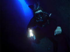 Il Suunto Nautic dispone anche di una torcia incorporata. (Fonte: Nautic)