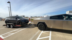 Cybertruck traina un&#039;altra Tesla in un test di autonomia (immagine: VoyageATX/YT)