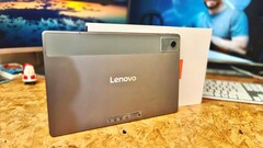 Il Tab K12 colpisce non solo per il suo design, ma anche per i suoi accessori