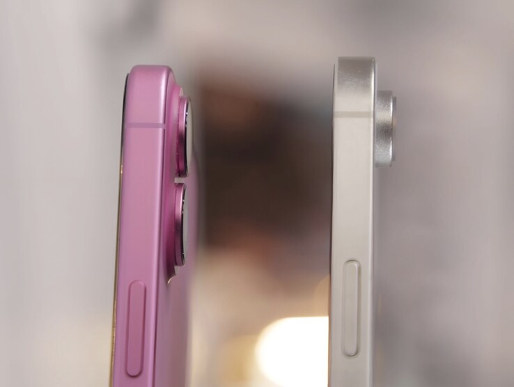 Apple unità dummy dell'iPhone SE 4 accanto all'iPhone 16. (Fonte: Majin Bu)