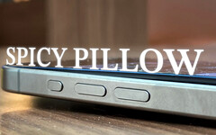 L'iPhone 15 Pro di Apple sembra non riuscire a sfuggire ad un cattivo lancio. (Fonte immagine: u/ACESHIGH10203 su Reddit - modificato)