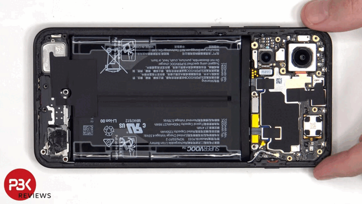 Teardown di OnePlus 15R. (Fonte: PBKreviews)
