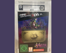 Una console New Nintendo 3DS XL Majora's Mask Limited Edition classificata 85+ e sigillata in una custodia in acrilico (fonte: r/consoles)