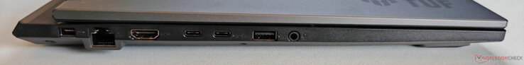 A sinistra: alimentatore, Gigabit Ethernet, HDMI 2.1 FRL, USB-C 3.2 Gen2 (10 Gbps, DisplayPort 2.1-out), USB-C 3.2 Gen.2 (10 Gbps, DisplayPort 2.1-out, G-Sync, Power Delivery 3.0), USB-A 3.2 Gen2 (10 Gbps), jack audio 3,5 mm