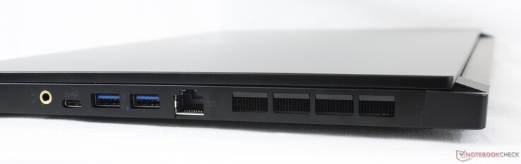 Lato Destro: 3.5 mm combo audio, USB-C 3.2 Gen. 2, 2x USB-A 3.2 Gen. 2, 2.5 Gbps RJ-45
