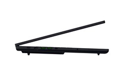 Angolo laterale del portatile da gioco Razer Blade 18 (Fonte: Razer PR)