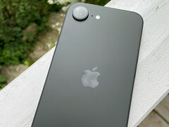 L&#039;iPhone 16e di Apple. (Fonte: Notebookcheck/Manuel Masiero)