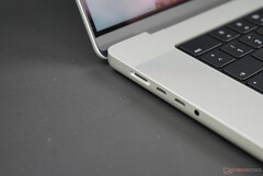 Apple La nuova ricarica MagSafe non è senza problemi sul MacBook Pro 16. (Fonte: NotebookCheck)