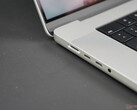 Apple La nuova ricarica MagSafe non è senza problemi sul MacBook Pro 16. (Fonte: NotebookCheck)