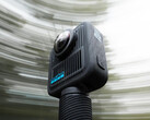La GoPro Max 2 in cima ad un accessorio treppiede ufficiale. (Fonte immagine: via Igor Bogdanov)