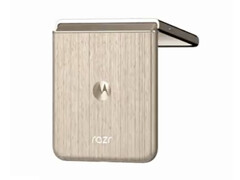 Motorola ha preso in prestito dall'Edge 50 Ultra questa versione in legno del Razr 60 Ultra. (Fonte immagine: via Evan Blass)