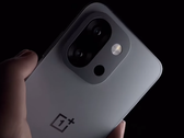 Il OnePlus 13T, un telefono compatto di punta lanciato all'inizio di quest'anno. (Fonte: OnePlus)