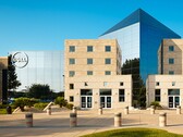 L'esterno di una struttura di Dell Technologies con il logo dell'azienda.