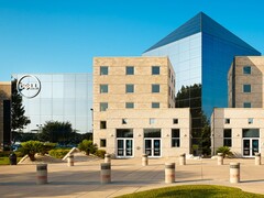 L'esterno di una struttura di Dell Technologies con il logo dell'azienda.