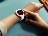 L’Huawei Watch 6 Pro è disponibile con una cassa opzionale in ceramica bianca.