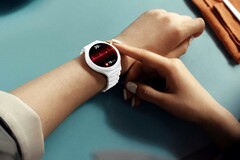 L’Huawei Watch 6 Pro è disponibile con una cassa opzionale in ceramica bianca.