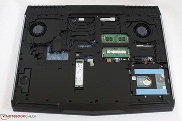 Alienware 17 in confronto. Notate che ora il subwoofer manca sull'attuale Alienware m17