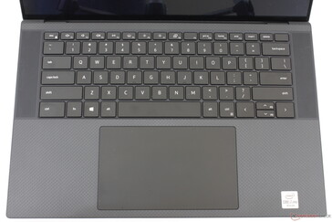 La disposizione della tastiera rimane la stessa del Precision 5540, ma il clickpad è ora notevolmente più grande (15,1 x 9 cm)