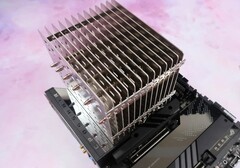 L'NH-P1 di Noctua mantiene fresco il Ryzen 9 7900 senza alcun rumore. (Fonte immagine: Club386)