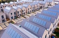 Nuove costruzioni con installazione solare sul tetto nel Regno Unito (Fonte: SNRG)