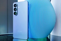 L’iPhone 17 di Apple e il Galaxy S26 raffigurato nella foto sono tra i protagonisti della tendenza degli smartphone di fascia alta