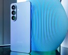 L’iPhone 17 di Apple e il Galaxy S26 raffigurato nella foto sono tra i protagonisti della tendenza degli smartphone di fascia alta