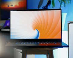 Il Razer Blade 17 di quest'anno è tra i portatili più sottili con una dGPU RTX 3080 Ti. (Fonte: Hardware Canucks)