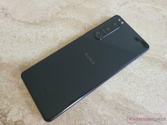 L'Xperia 5 III è uno degli ultimi smartphone di Sony a ricevere Android 13. (Fonte: NotebookCheck)
