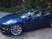 La Tesla Model 3 Performance 2018 è un'eccellente berlina con una batteria da 75 kWh. (Fonte: Redline Reviews via YouTube)