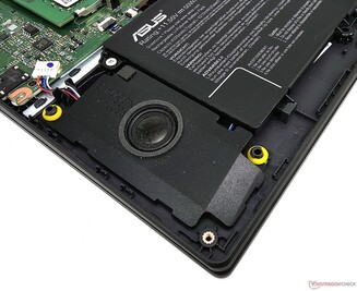 Il VivoBook 15X è dotato di altoparlanti stereo con apertura verso il basso
