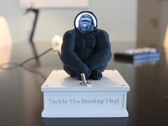 Grazie alla tecnologia moderna e al Raspberry Pi, un gorilla stampato in 3D può ora recitare Shakespeare su un piedistallo (Immagine: YamS1)