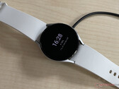 Il Galaxy Watch5 Pro potrebbe sembrare un Galaxy Watch4 più grande, nella foto. (Fonte: NotebookCheck)