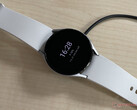 Il Galaxy Watch5 Pro potrebbe sembrare un Galaxy Watch4 più grande, nella foto. (Fonte: NotebookCheck)