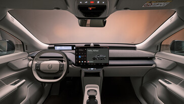 Il centro digitale della Volvo EX60: Un grande touchscreen e un rigoroso minimalismo caratterizzano l'abitacolo, interamente nello stile dell'estetica di Apple. (Fonte: Volvo)