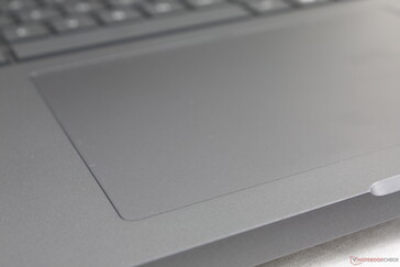 13.il clickpad da 4 x 9 cm è silenzioso e un po' più morbido