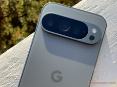 Il Pixel 9 Pro è uno dei numerosi dispositivi Pixel idonei agli aggiornamenti Pixel di questo mese. (Fonte: Notebookcheck)