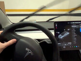 La velocità dei tergicristalli della Model 3/Y può finalmente essere regolata con i pulsanti (immagine: Laplasz/Twitter)