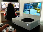 Con l'xScreen, puoi usare la tua console Xbox Series S senza una TV o un monitor esterno (Immagine: UPspec Gaming)